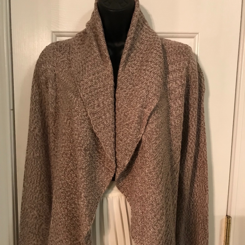CLOSET BLOW OUT SALE... EVERYTHING MUST GO!!